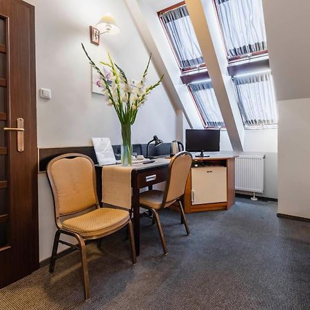 Hotel Pod Kasztanami 卢布林 外观 照片