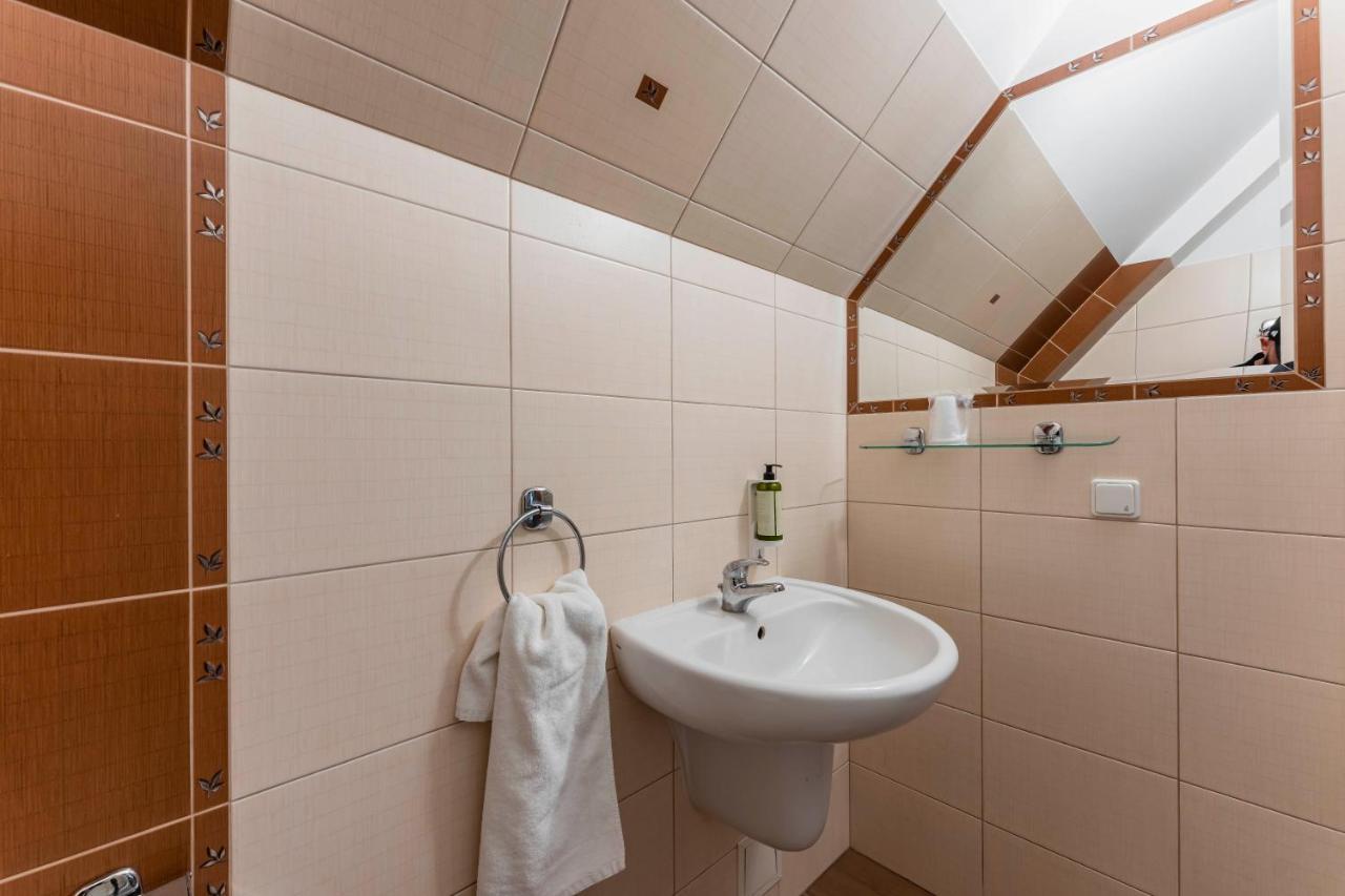 Hotel Pod Kasztanami 卢布林 外观 照片